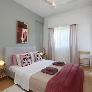 Cozy In Near Foinikoudes Apartment Larnaca